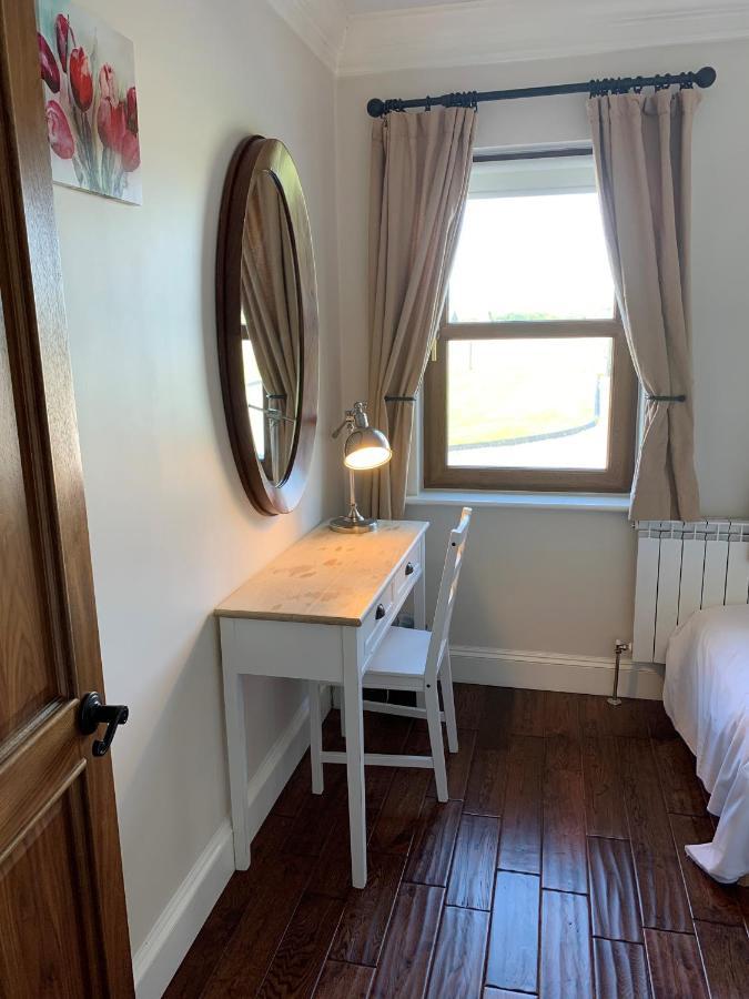 דולין Wild Atlantic Breeze Guesthouse מראה חיצוני תמונה